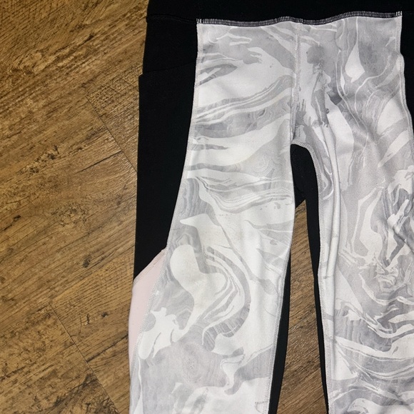 Athleta’s Powervita Marble Salutation Leggings in Gathering Storm - Picture 4 of 10